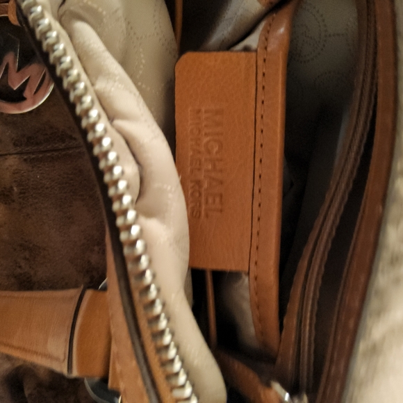 Micheal Kors Milo Distressed Suede Sachel Handbag. - Picture 6 of 6